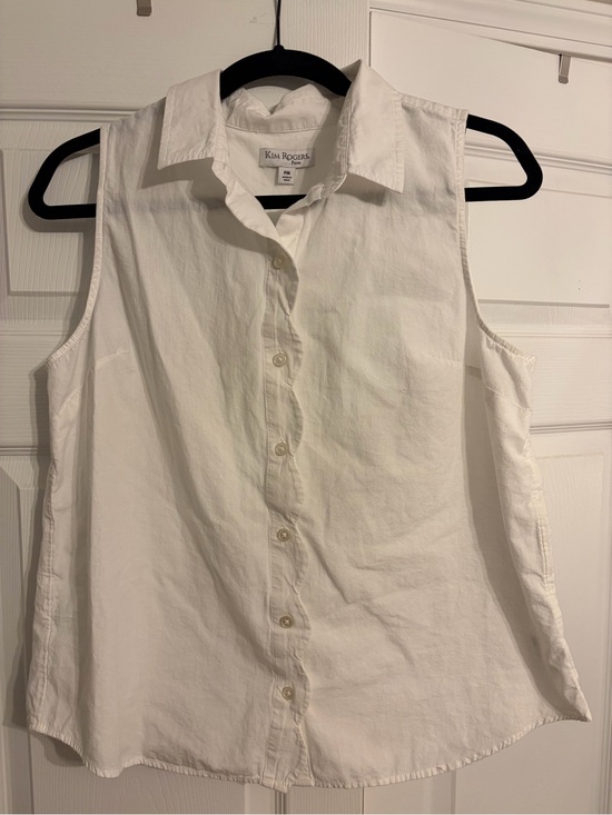 Kim Rogers Tops - Kim Rogers White Sleeveless Button-Front Tank scalloped detail